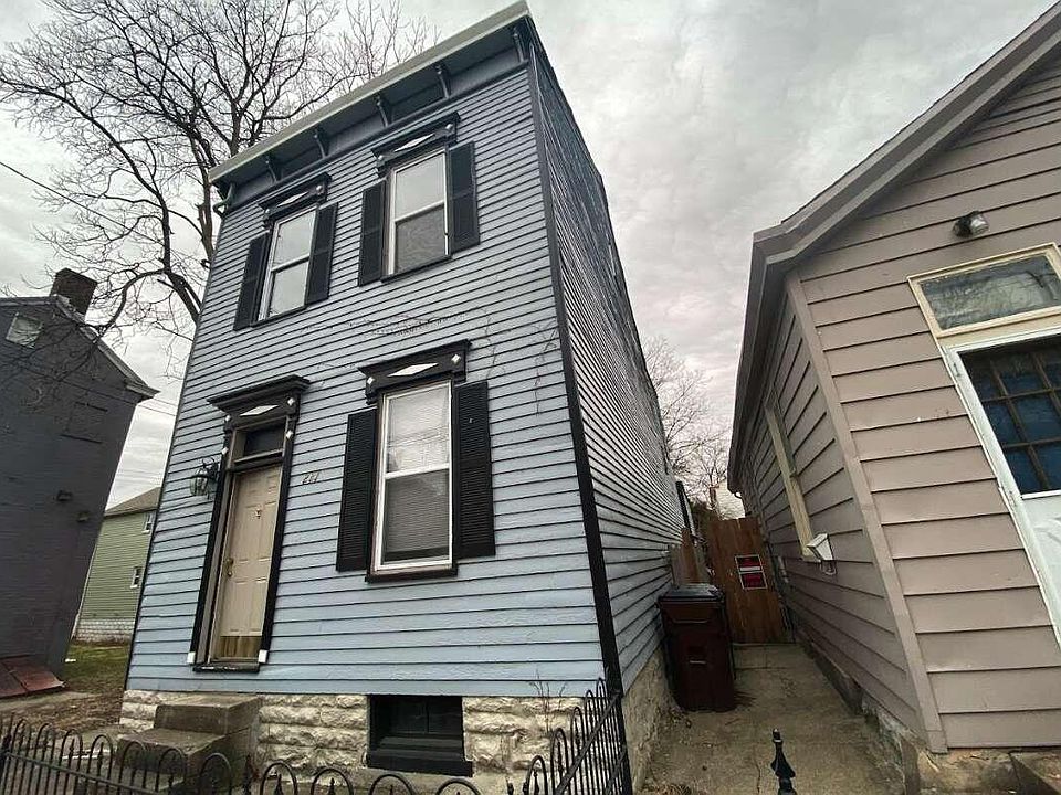 1st image of 221 Treveor St