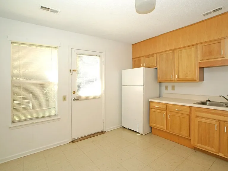 Conway Park Apartments — Photo 18