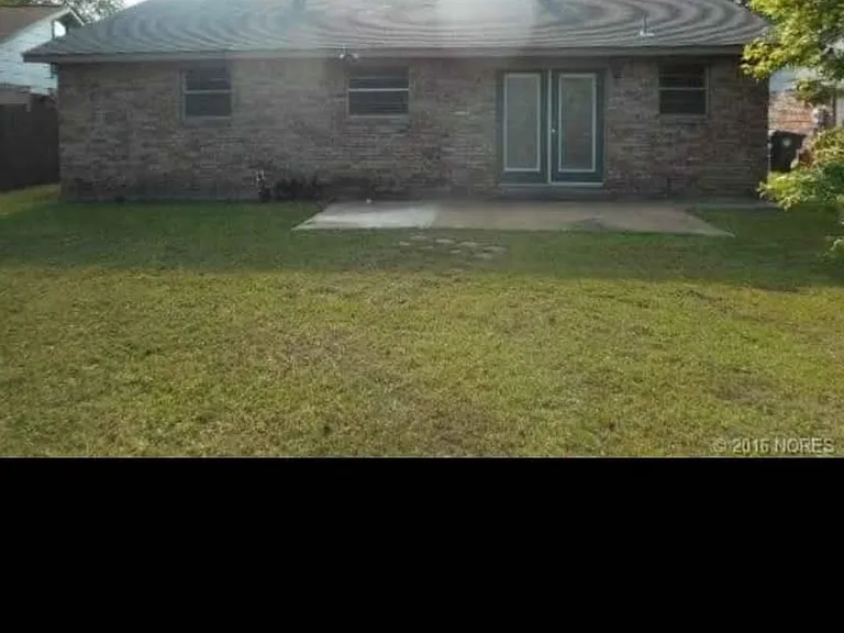 524 Warwick Dr — Photo 8