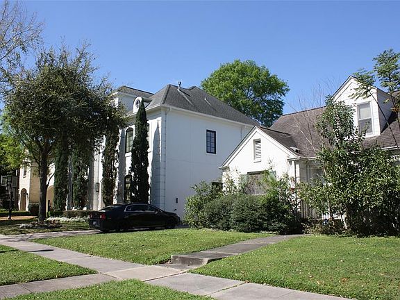 View down the walkway.