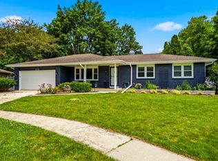 1978 N Fork Cir, Elgin, IL 60123