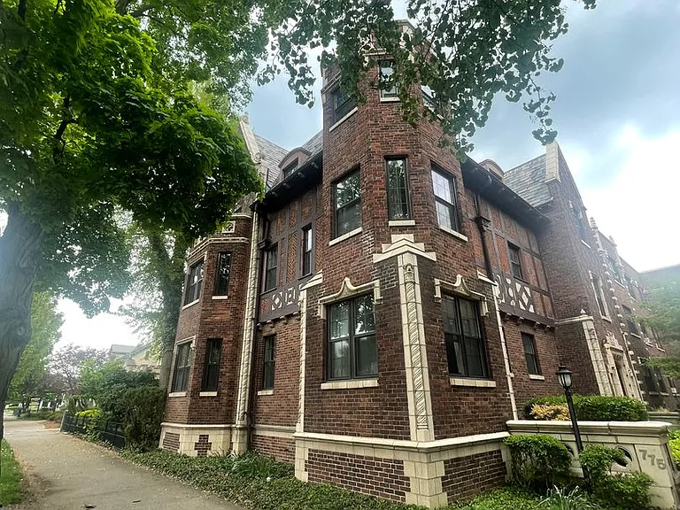 775 E. Broad St — Photo 94