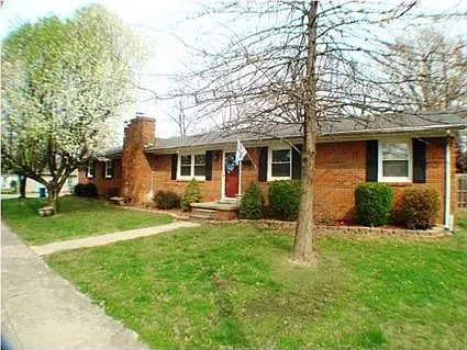 302 E Chestnut St photo 1