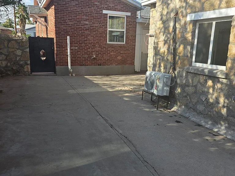 4642 Walter Ln #B — Photo 11