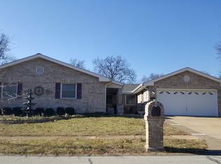 303 High Meadows Dr, Ballwin, MO
