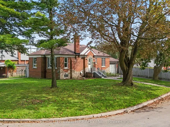 3 Bluewater Ave, Toronto, ON M1N 1K3