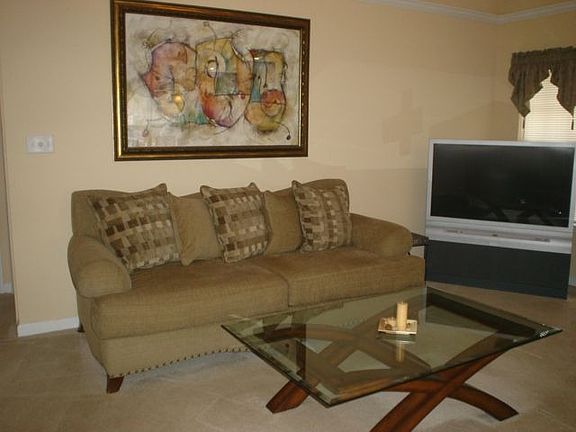 VAULTED OPEN GREAT ROOM