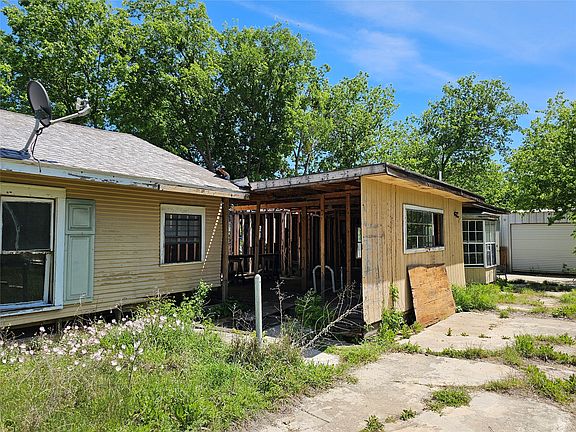 4th image of 1008 Lackey St