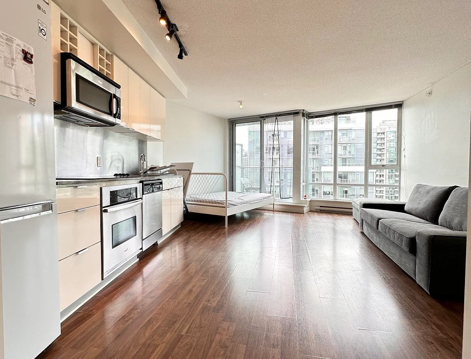 Studio, 442 sqft, $2,250 — Photo 3
