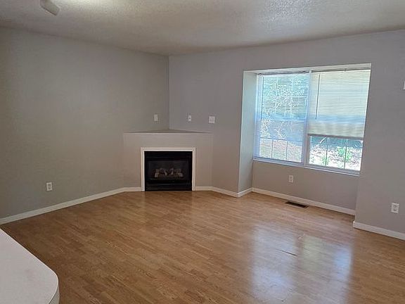3rd image of 1321 NE 39th St #1326A