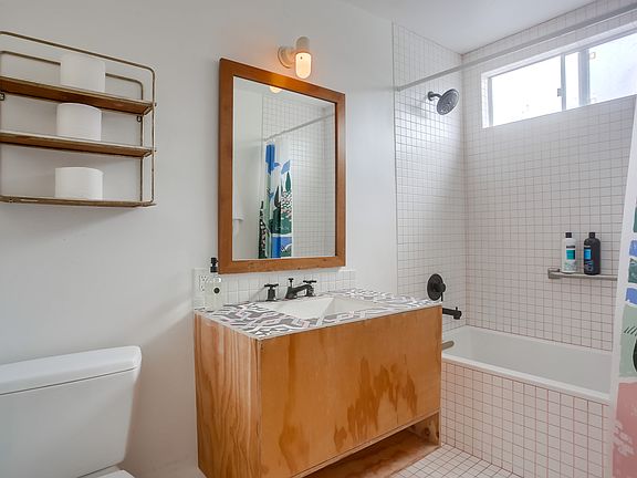 5th image of 116 Solana Vista Dr #B