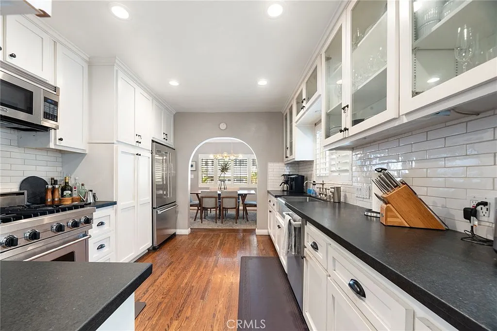4 bed, 1832 sqft, $15,500 — Photo 3