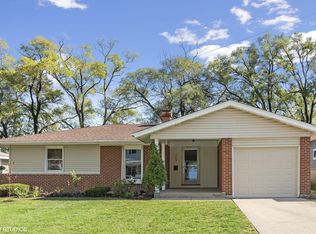 263 Wildwood Rd, Elk Grove Village, IL 60007