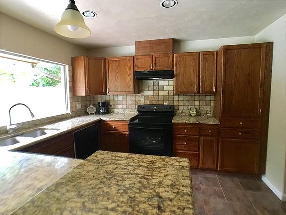 3rd image of 426 Santa Margarita St
