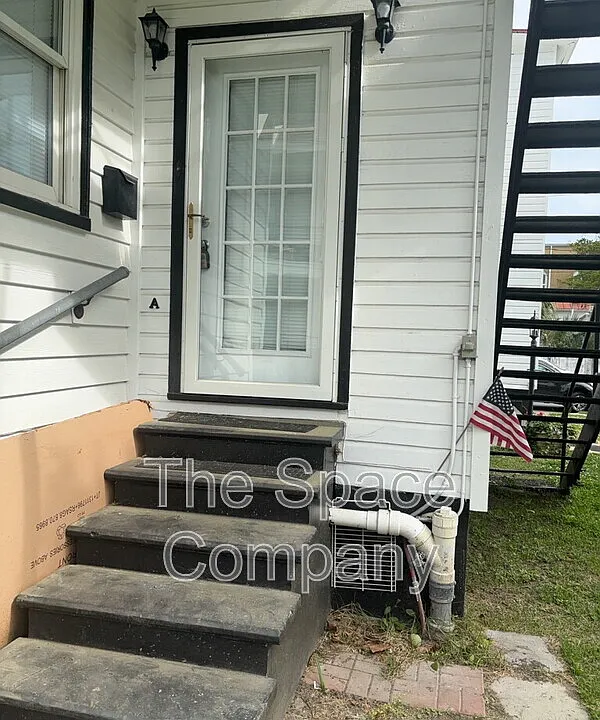 100 Morris St #B