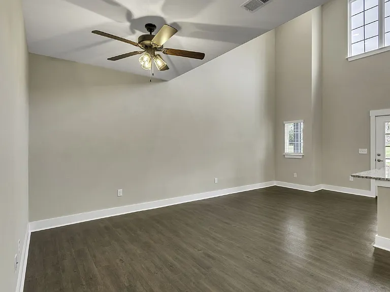 8 Tolar Rd — Photo 10