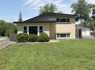 5560 Mary Ann Ct, Oak Forest, IL 60452