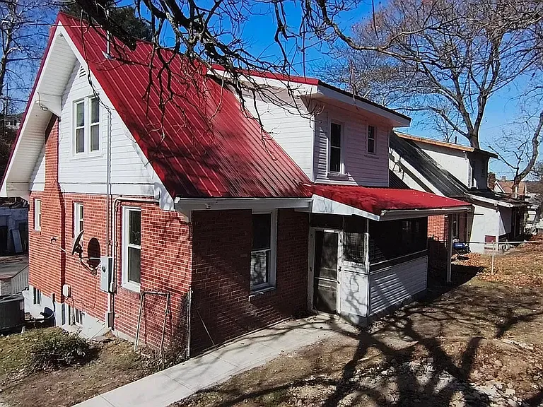 221 S Washington Ave — Photo 15