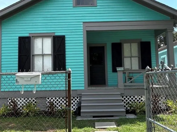 4807 Avenue P 1/2, Galveston, TX 77551