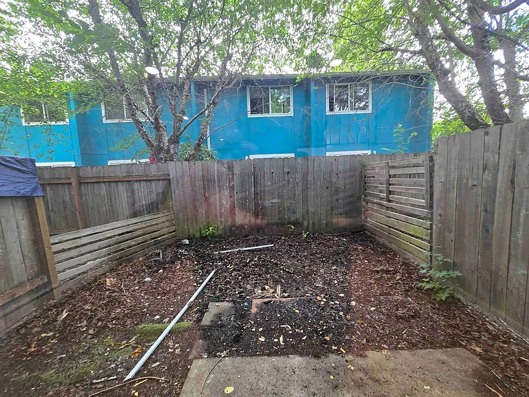 3161 N Shore Dr SE — Photo 3