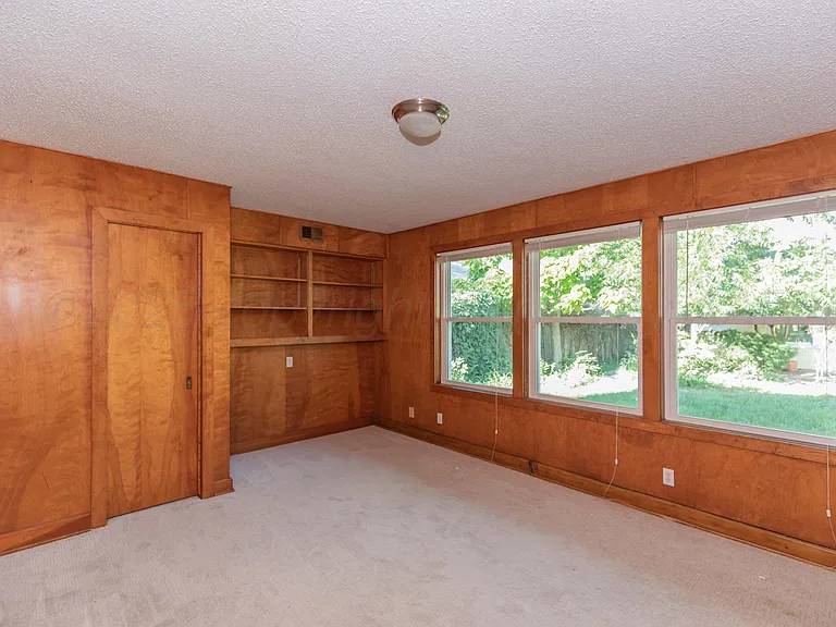 2601 S Ong St — Photo 24