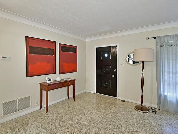 5th image of 2311 Siesta Dr