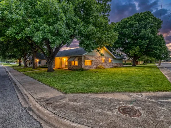 600 N 2nd, Uvalde, TX 78801