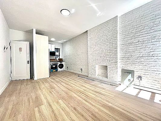 1st image of 446 W 55th St #23