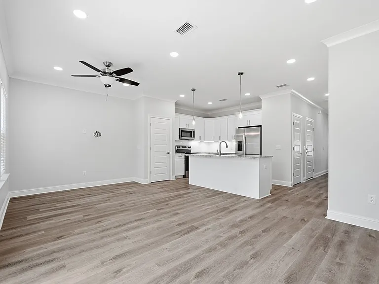 699 Woodlawn Ave NW — Photo 4