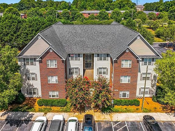 3rd image of 3710 Spanish Peak Dr APT 2B