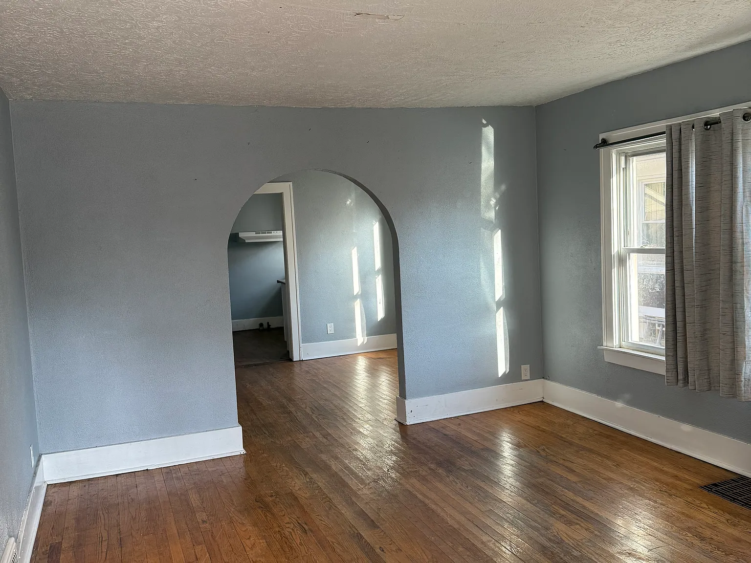 2 bed, 948 sqft, $1,600 — Photo 2
