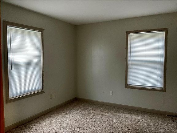 4th image of 495 Millard Dr