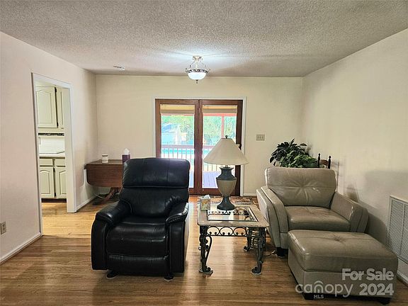 4th image of 4808 Asbury Dr