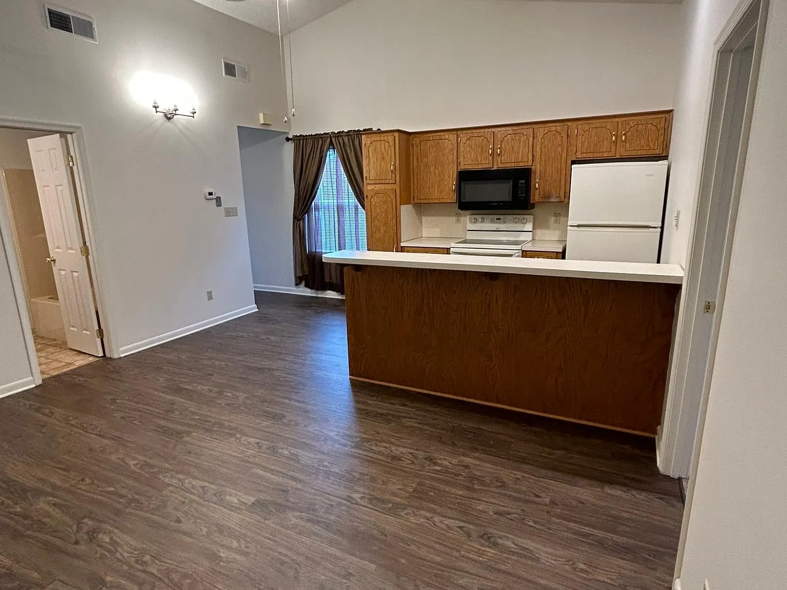 21 Cambridge Ln — Photo 2
