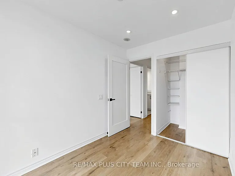 1720 Eglinton Ave E #812 — Photo 17