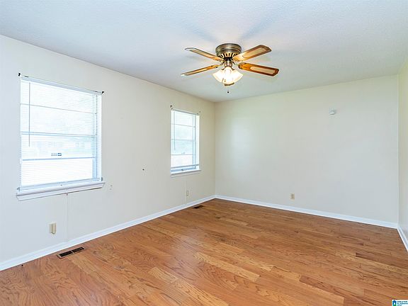 3rd image of 120 W Crest Rd