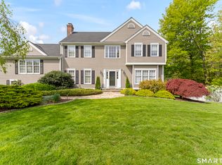 41 Charter Ridge Dr, Sandy Hook, CT 06482
