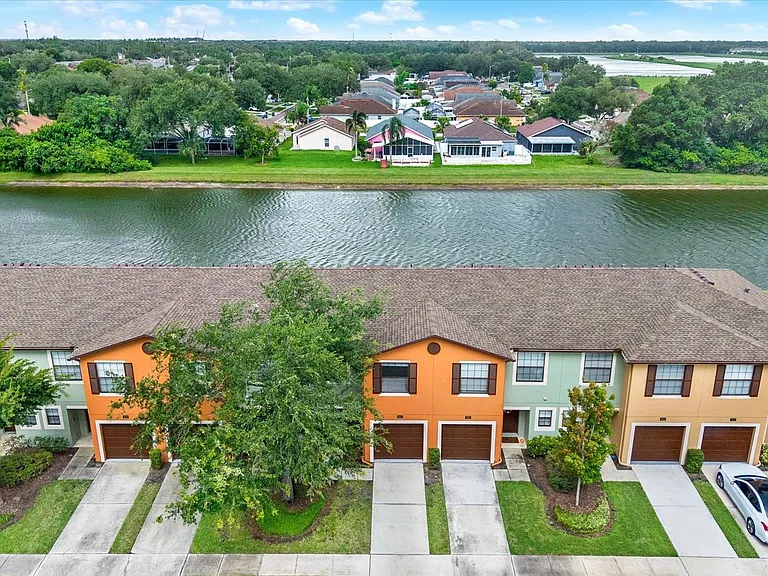 2630 Edgewater Falls Dr — Photo 27