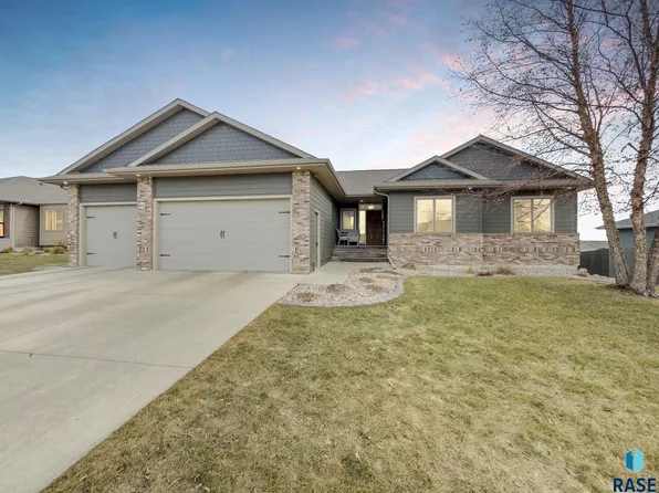 204 Augusta Ave, Brandon, SD 57005