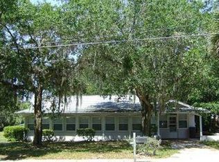 1415 N Donnelly St, Mount Dora, FL 32757