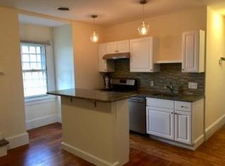 11 Bank Ave APT 8, Riverton, NJ 08077