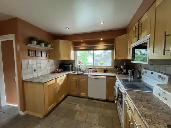 117 Lodgepole Dr #1A, Hinton, AB T7V 1E4