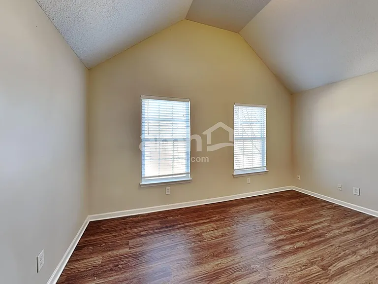 298 Sheffield Ln — Photo 17