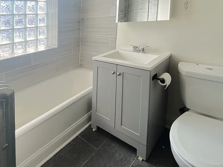 114 Clyde Ave — Photo 19