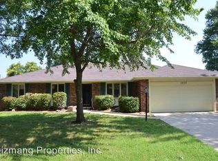 1629 W Katella St, Springfield, MO 65807