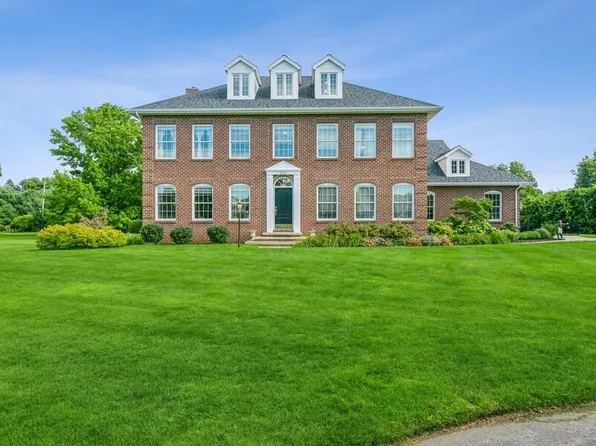 2704 Austin Trl, Saint Joseph, MI 49085
