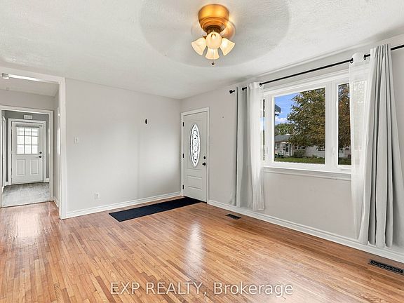 4th image of 68 Louis St