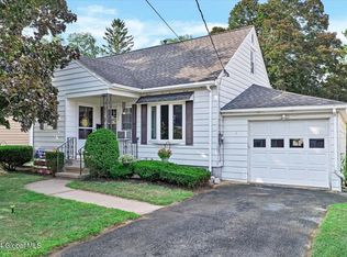 2048 Chepstow Rd, Schenectady, NY 12303