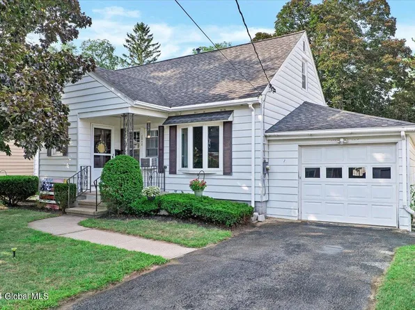 2048 Chepstow Road, Schenectady, NY 12303