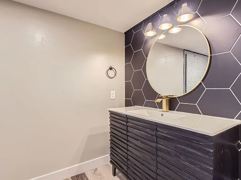 3576 S Holly St — Photo 8